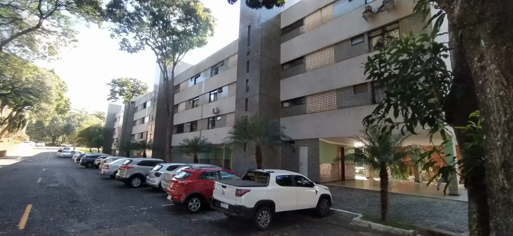 PRÓXIMO DO PARQUE OLHOS D'ÁGUA | SQN 415More em uma das quadras mais arborizadas...
