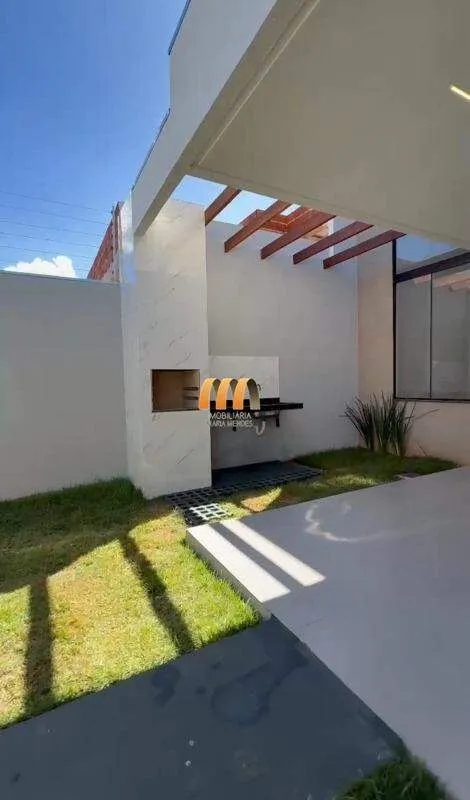 Terreno: 6,00 x 25.00 105 de área construída 3 quartos sendo 1 suites Área de se...