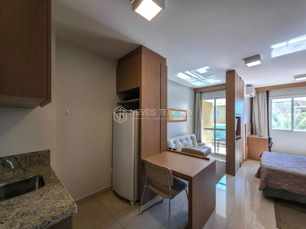 NEVES TEIXEIRA IMÓVEIS ALUGA:Espetacular flat mobiliado e com varanda, 31m² de á...