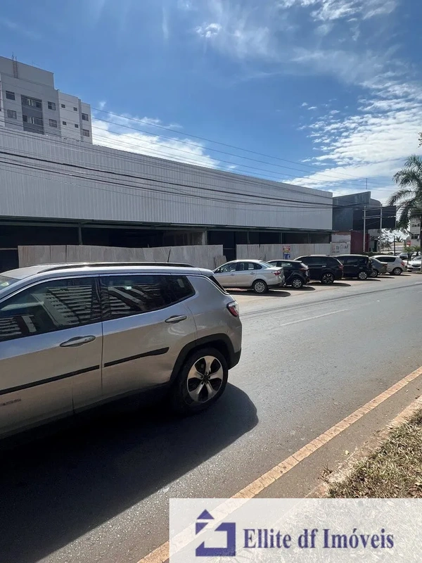 OPORTUNIDADE DE LOCAÇÃO COMERCIAL EM ÁGUAS CLARASAluga-se excelente loja em uma ...