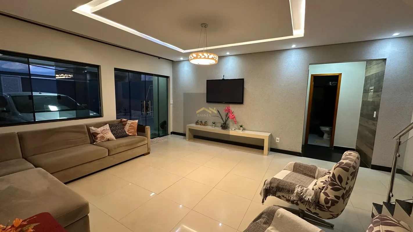 Batista Soluções Imobiliárias vende este belíssimo sobrado recém-reformado, loca...