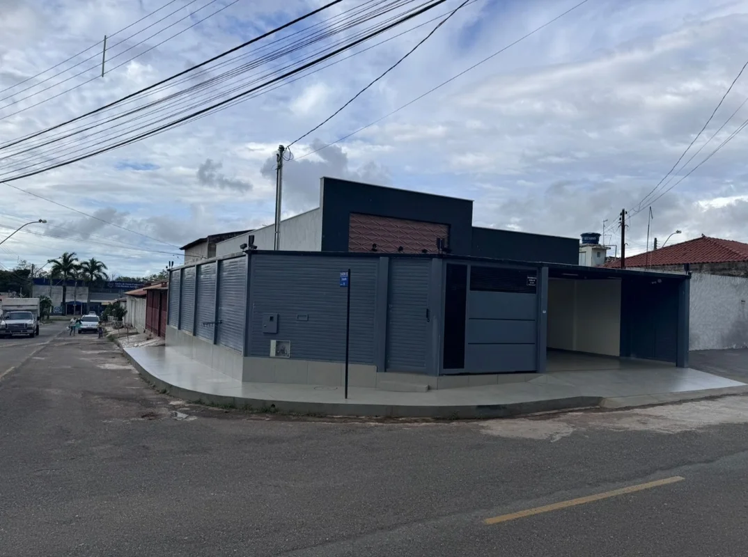 Linda Casa Na Laje De Esquina São Três Quartos Sendo Uma Suíte Sala Com Conseito...