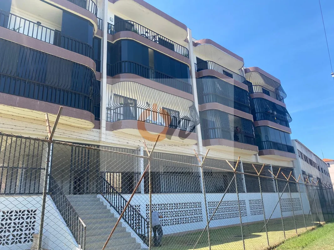 APARTAMENTO REFORMADO E DECORADO | 71 m² | 2 QUARTOS | GARAGEM COBERTA | QN 408 ...