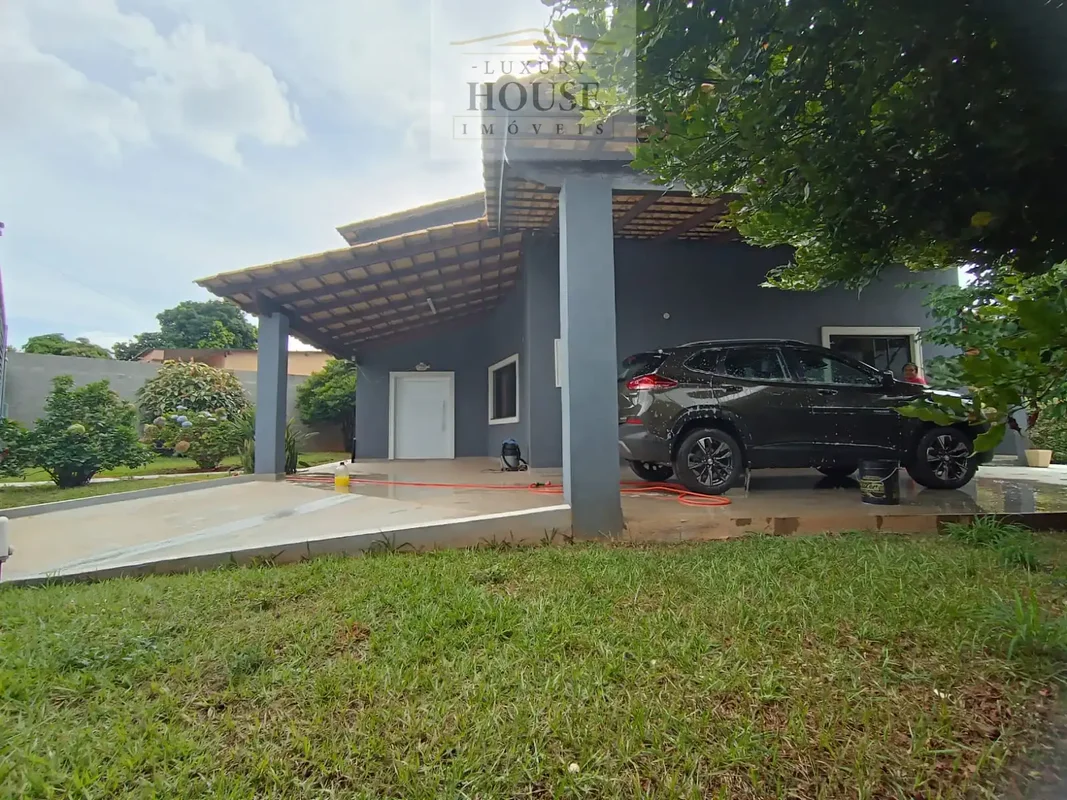 Conheça esta casa de 370m², localizada na tranquila Região dos Lagos, no Condomí...