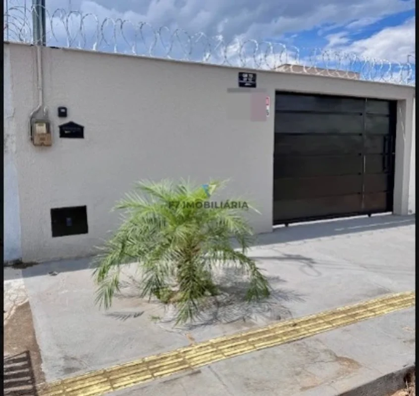 CASA COM PISCINA - BAIRRO INDEPENDÊNCIA - APARECIDA DE GOIÂNIA* Características ...