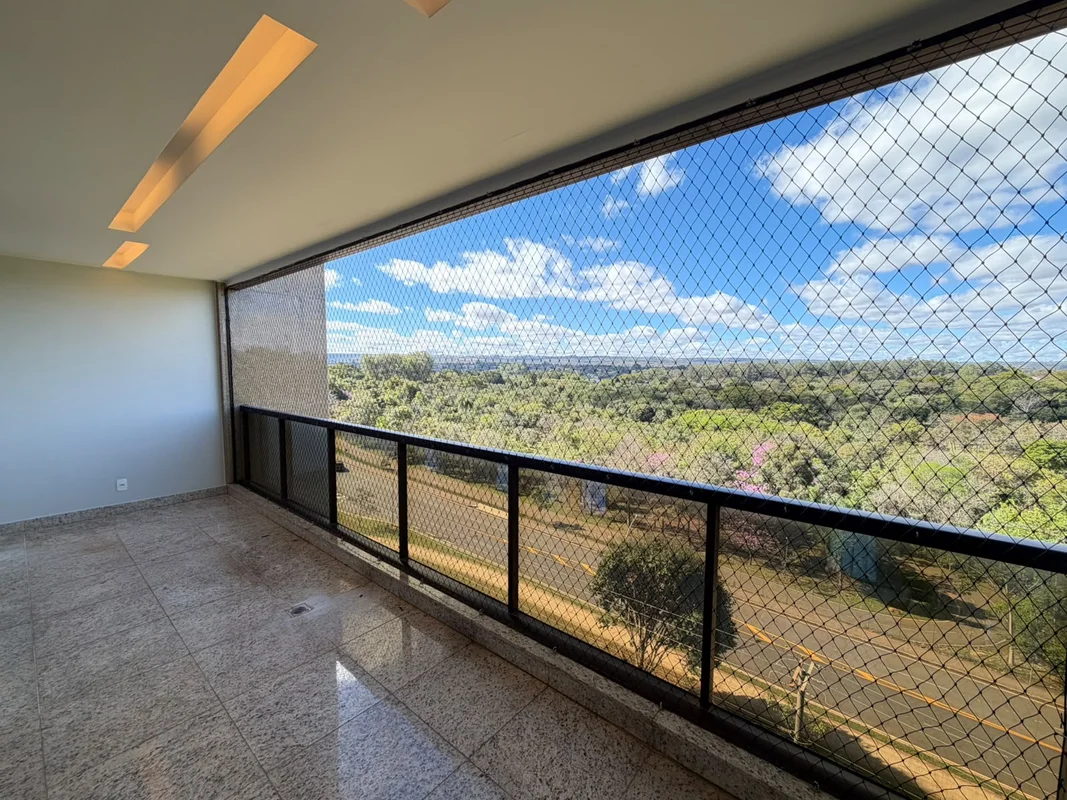 SQN 213 – Vista Permanente para o Parque Olhos d'Água | 169m² | Andar Alto | Nas...