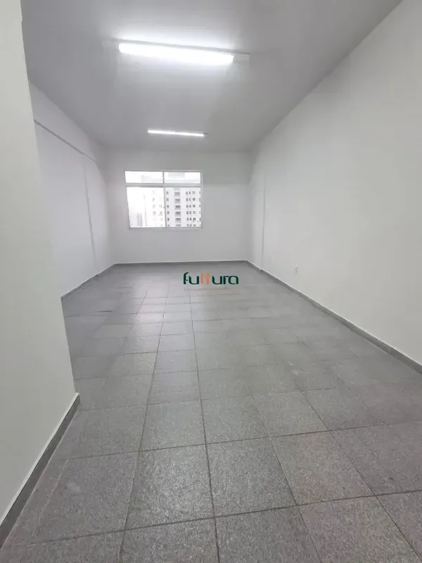 Sala comercial com 36m², bem distribuída, localizada na Galeria Feleix Najar, no...