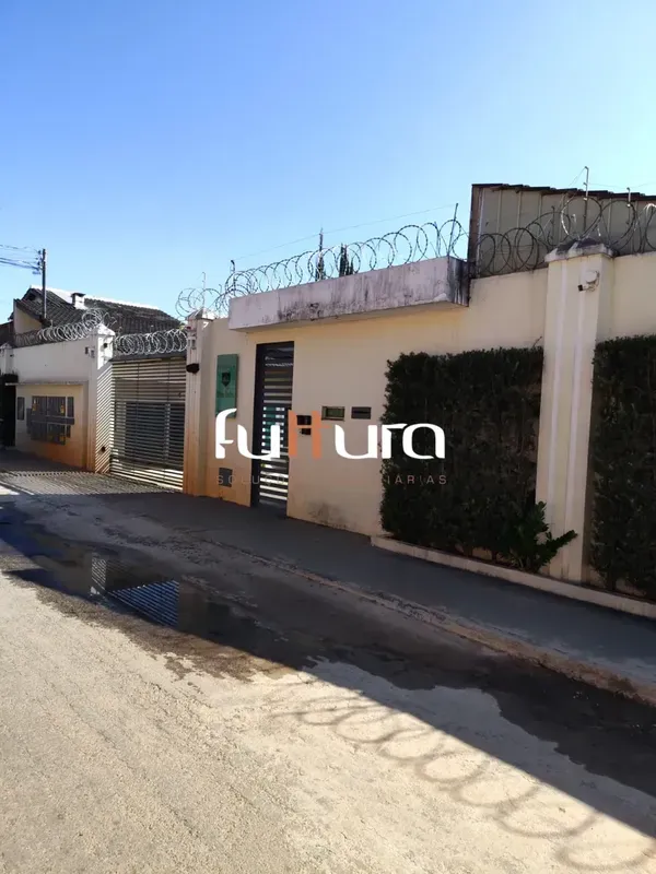 CASA EM CONDOMÍNIO3 Quartos, sendo 1 suíte com armário SalaJardim de InvernoBanh...