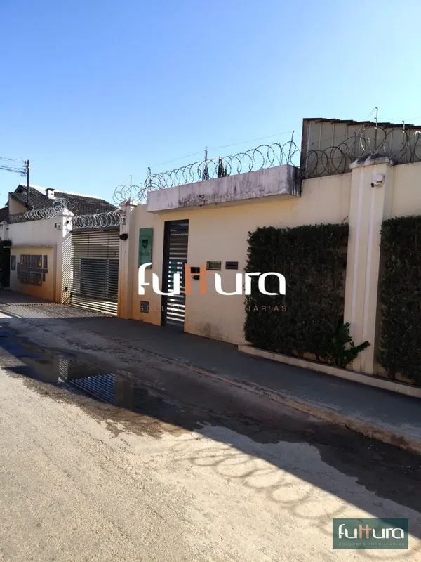 CASA EM CONDOMÍNIO3 Quartos, sendo 1 suíte com armário SalaJardim de InvernoBanh...