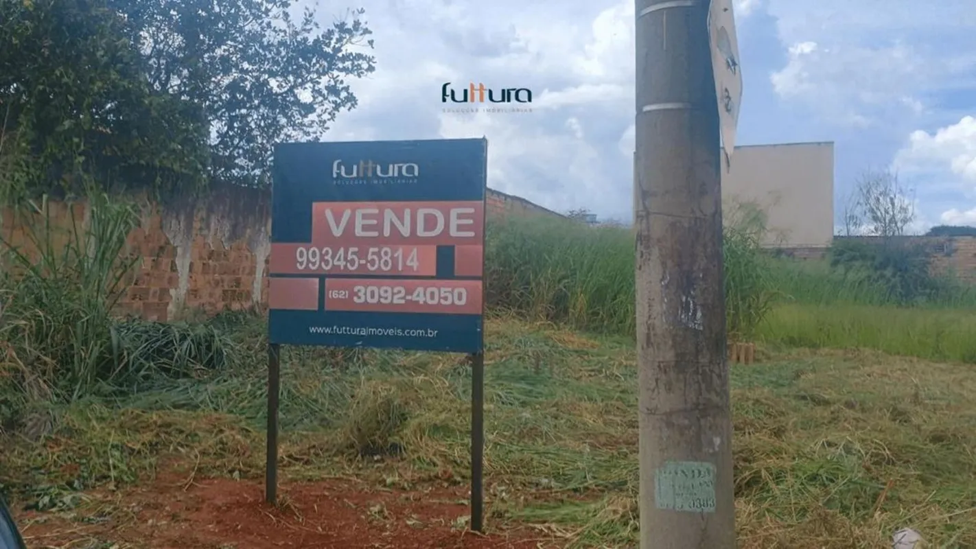 Excelente área para com 1.366 m² para venda, composta por 03 lotes, localizada e...