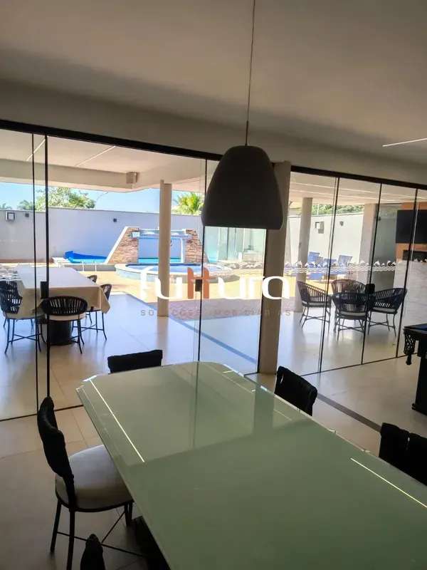 EXCELENTE SOBRADO COM SUÍTE NO TÉRREO.LOTE DE 545.50m², ÁREA PRIVATIVA DE 314.56...