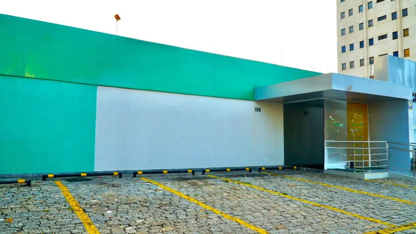 Imóvel comercial, ideal para clínicas, área total de 477m2, sendo área edificada...