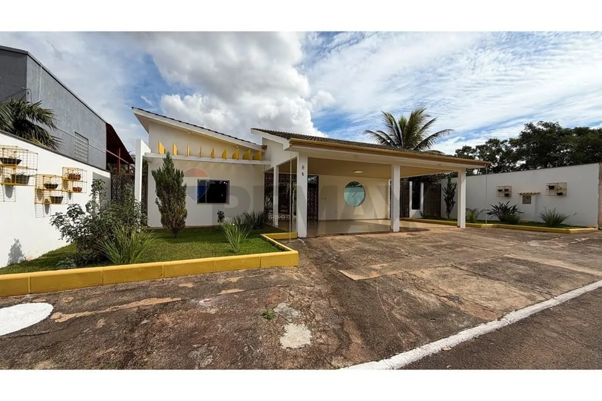 Descubra a casa de seus sonhos no exclusivo Condomínio Residencial La Font, loca...