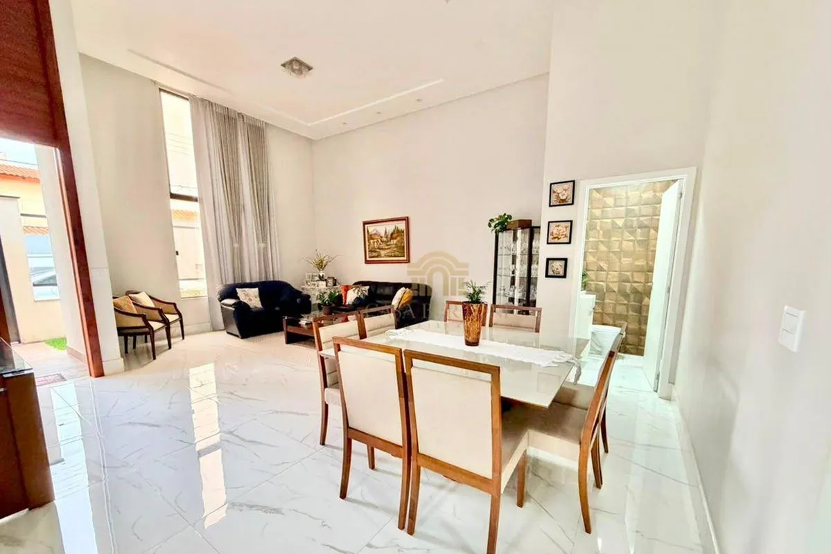 CASA MODERNA NA RUA 10 COM 3 SUÍTES NO LOTE DE 250M² COM PÉ-DIREITO DUPLOUma cas...