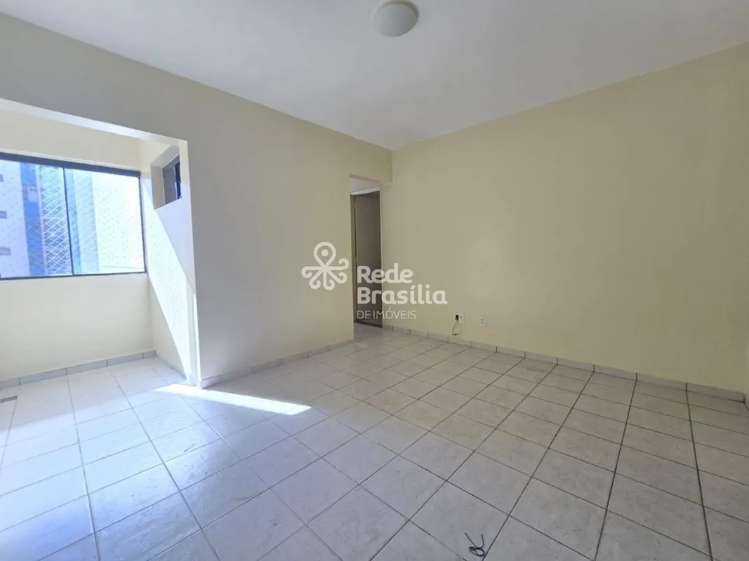 Excelente apartamento na QI 23 no Edifício Del Rey Destaques;- Sala com varanda-...