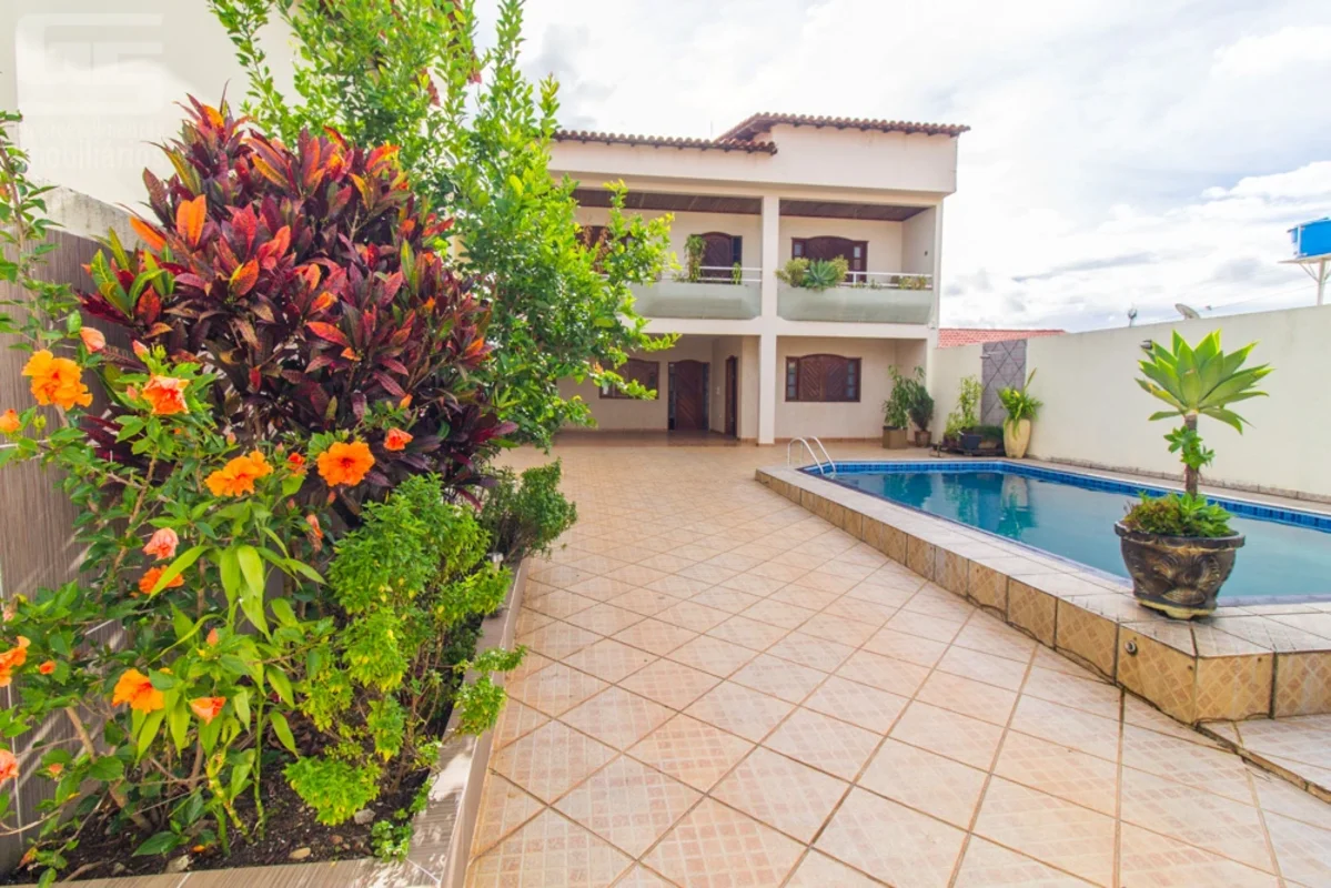 VENDO CASA QND 32 TAGUATINGA.CASA COM 2 PAVIMENTOS - Casa com área construída de...