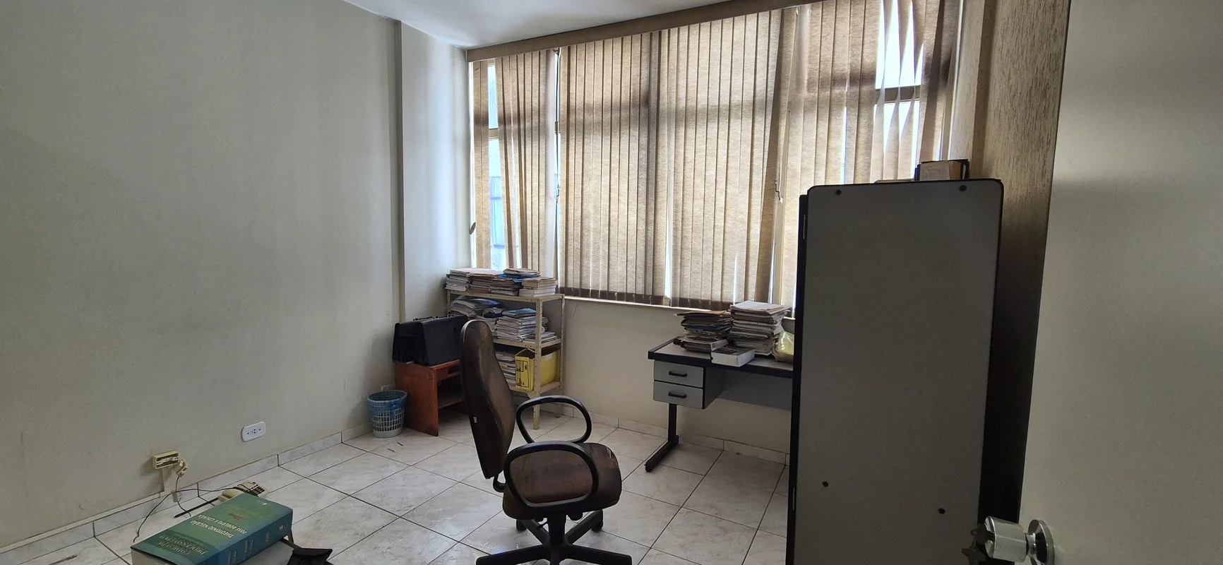 Sala comercial no Edifício Cruzeiro Center!!!Pronto para suas operações!!! 23/06...