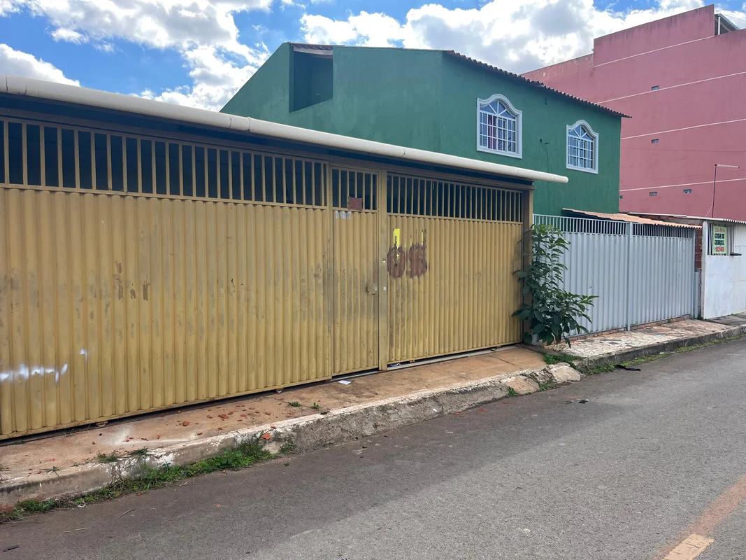 OPORTUNIDADE EM SAMAMBAIA NORTE – QR 210Excelente localização, em frente à estaç...