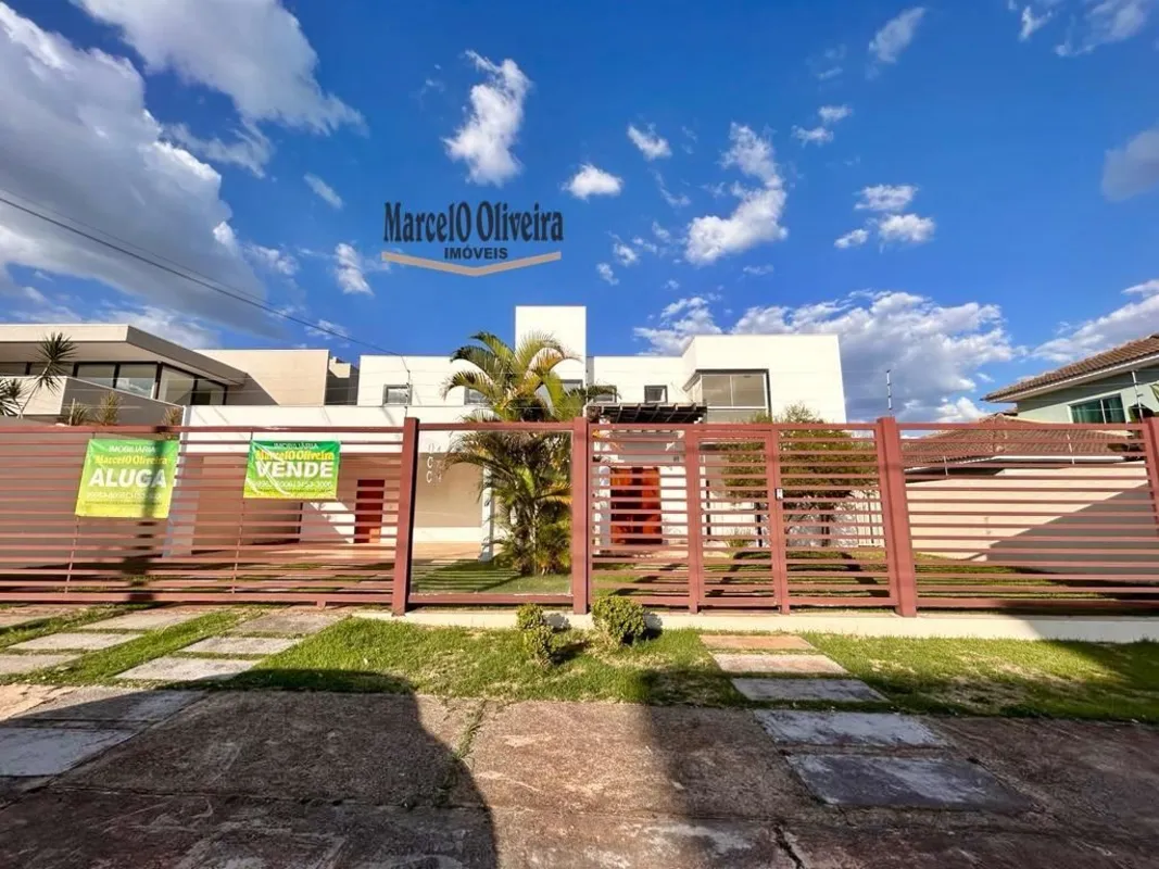 Casa de dois pavimentos com Habite-se, 412m² construídos em amplo terreno de 962...