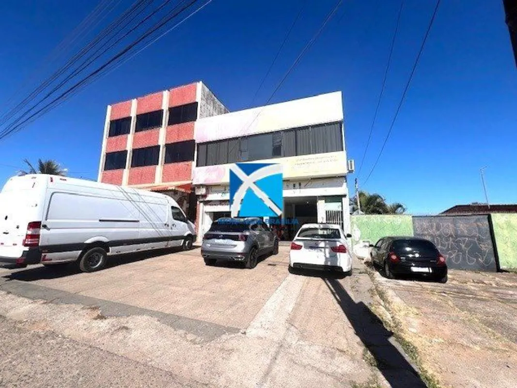 Imobiliaria Brasíli vende excelente prédio na Avenida Sandu Sul em Taguatinga Su...