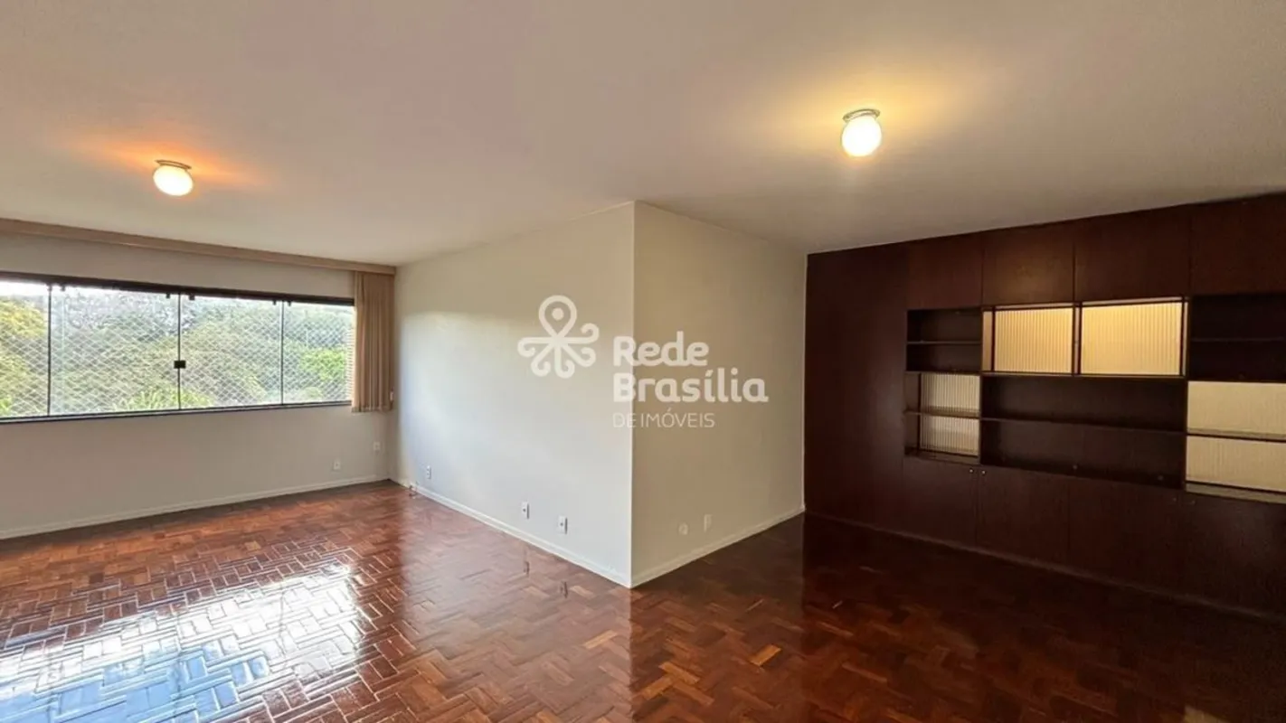Apartamento amplo, vazado e muito bem conservado para locação!Excelente oportuni...