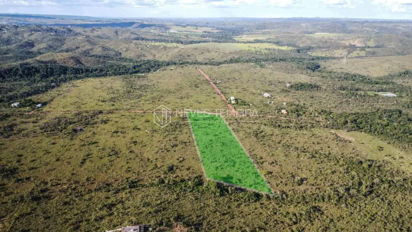 NEVES TEIXEIRA IMÓVEIS VENDE: Maravilhosa chácara localizada no Altiplano Leste,...