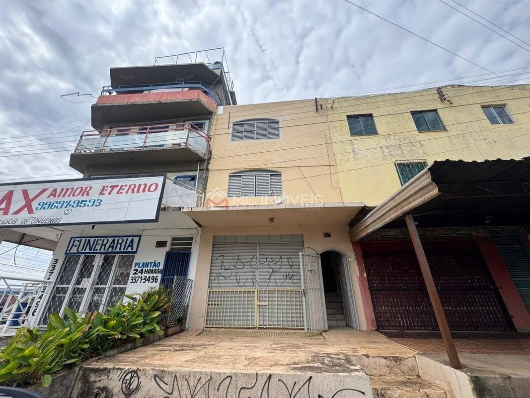 Prédio Comercial/Residencial à Venda na QNM 17/19 | 2 Apartamentos + Loja | Gara...