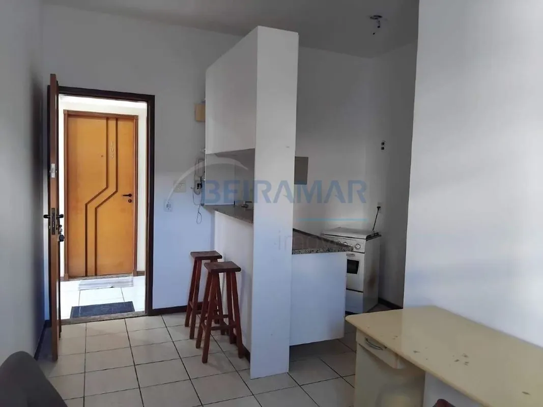 Excelente apartamento mobiliado composto por:Sala com sofá-cama, mesa e armário0...