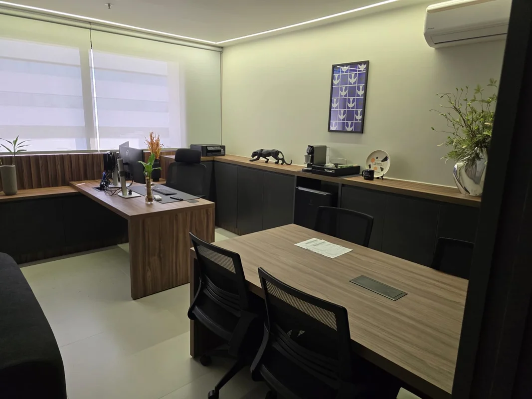 Sala reformada, mobiliada e bem localizada na ASA SUL, Brasília, na SAUS Quadra ...