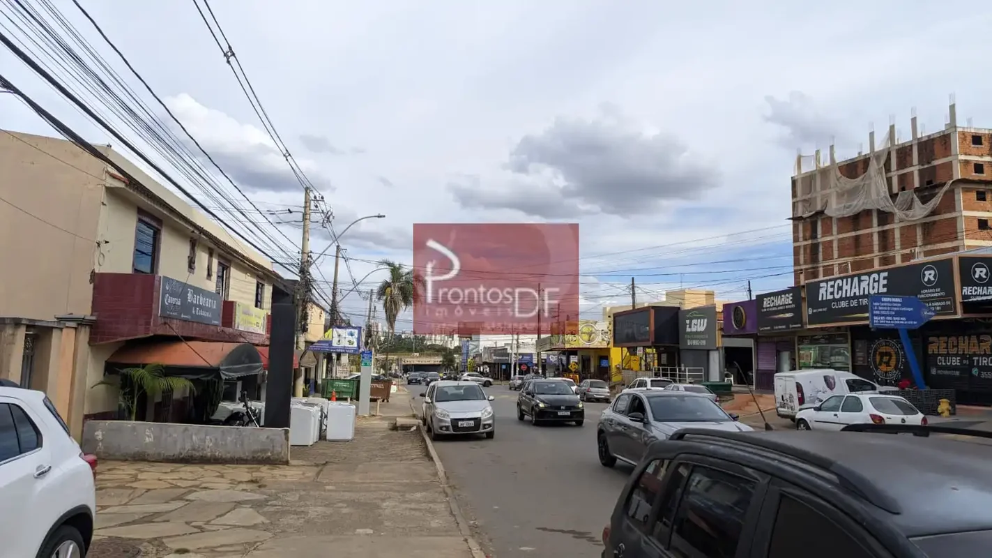 Prédio comercial/residencial com três pavimentos à venda em Vicente Pires! com a...