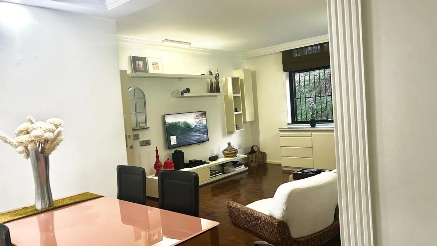 Conquiste seu novo lar na privilegiada SQS 206 .Este apartamento de 3 dormitório...