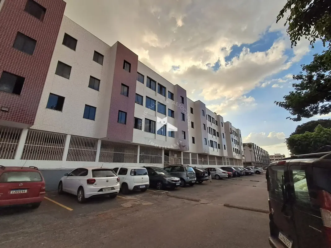 APARTAMENTO À VENDA, EM TAGUATINGA NORTE, COM 2 QUARTOSO imóvel conta com:- Sala...