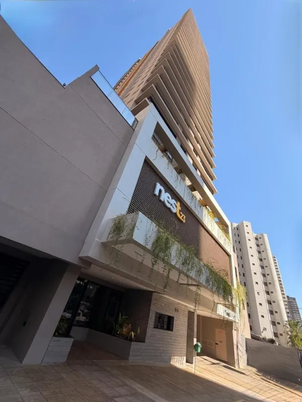Apartamento 2 suítes (sendo 1 com armário), sala ampla com lavabo, cozinha conju...