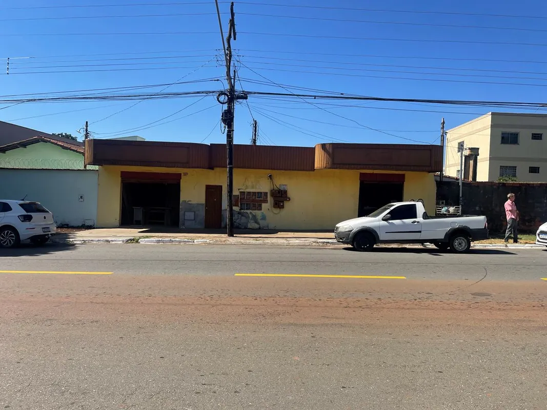 IMÓVEL DE 450m² EM UMA DA PRINCIPAIS RUA DO SETOR PEDRO LUDOVÍCO EM GOIÂNIAÁREA ...