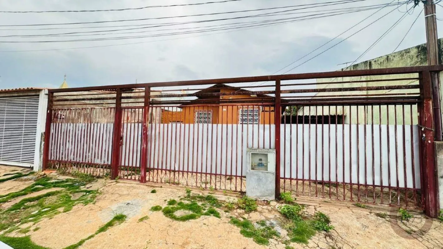 CINZEL IMOBILIÁRIA A MAIS DE 50 ANOS NO MERCADO, ALUGA CASA NA M-NORTE.- 02 QUAR...