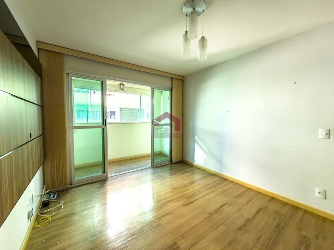 Fernandes & Coelho Imóveis apresenta um excelente apartamento de 58m² no Residen...