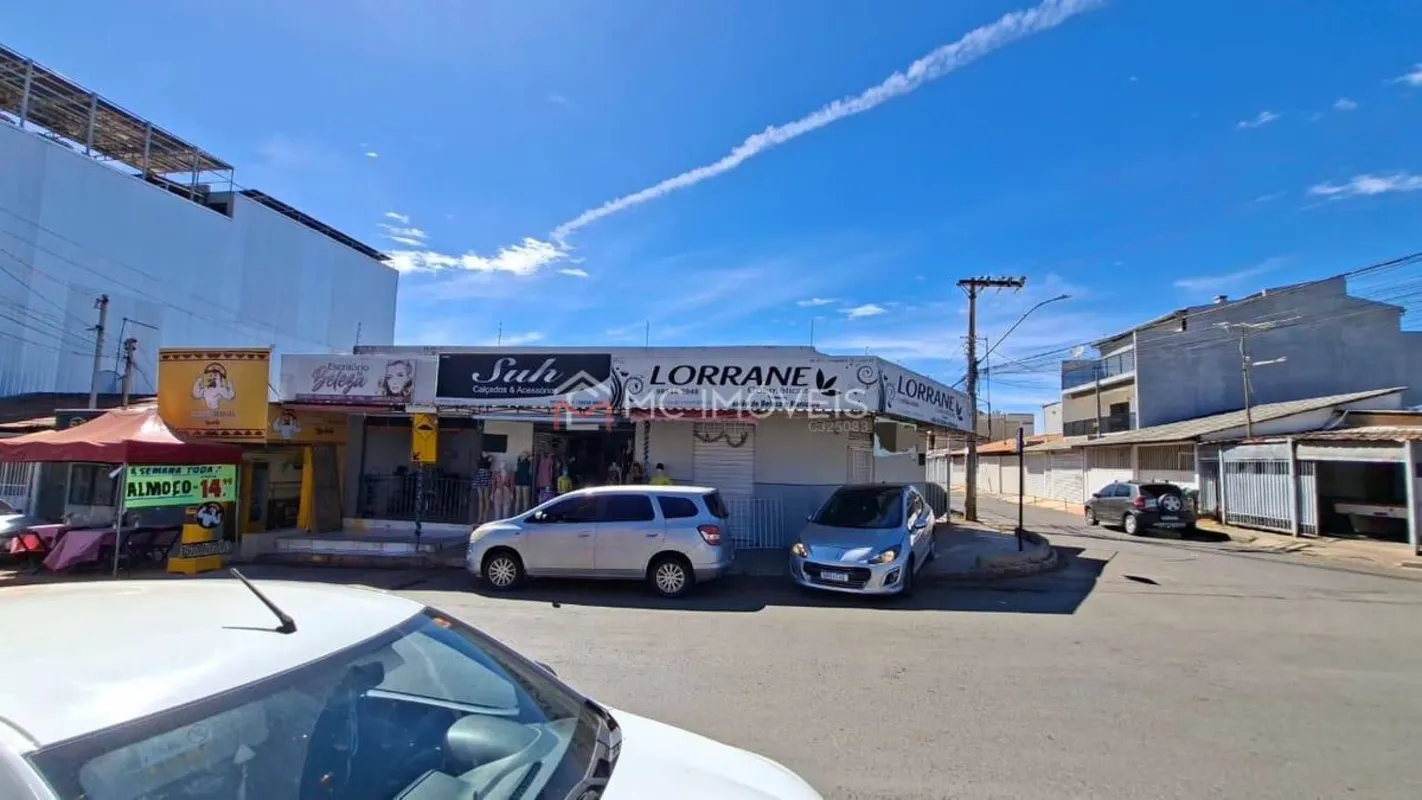 Imóvel de Esquina à Venda na QR 412 – Samambaia | 3 Lojas Comerciais + Casa | Ex...