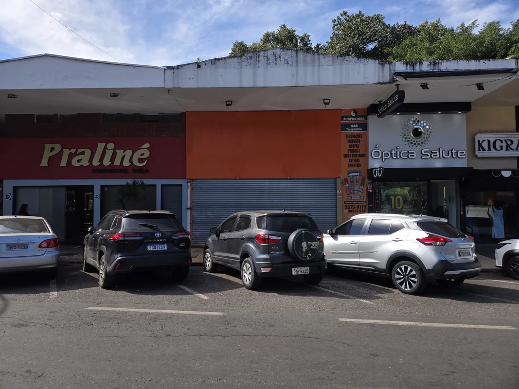 Loja com sobreloja Loja vazada Sobreloja com divisórias...cozinha e banheiro Loj...