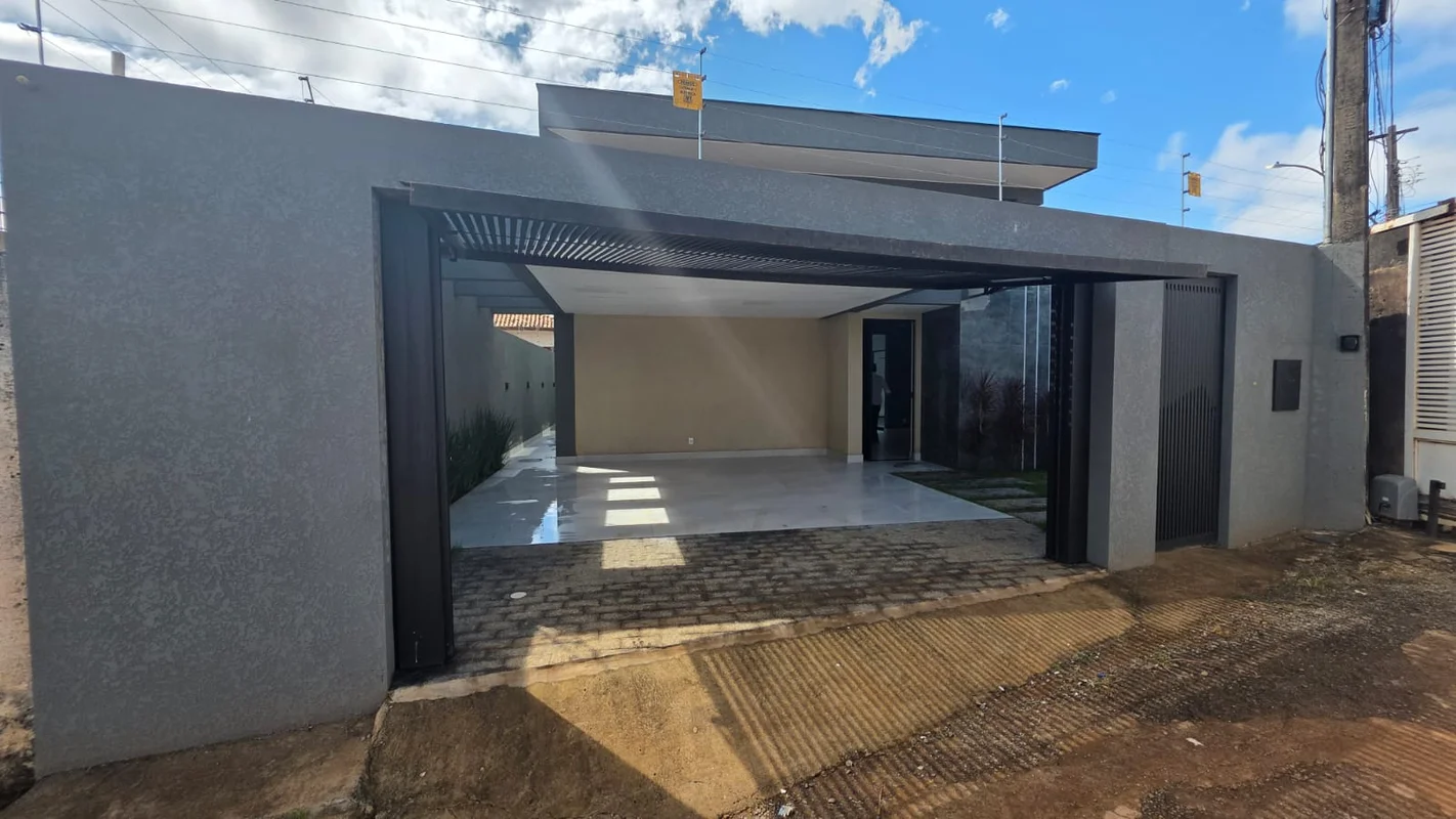 ARNIQUEIRA PROXIMO À QD 4 DO PARK WAY- 3 quartos sendo 2 suítes, uma delas com c...