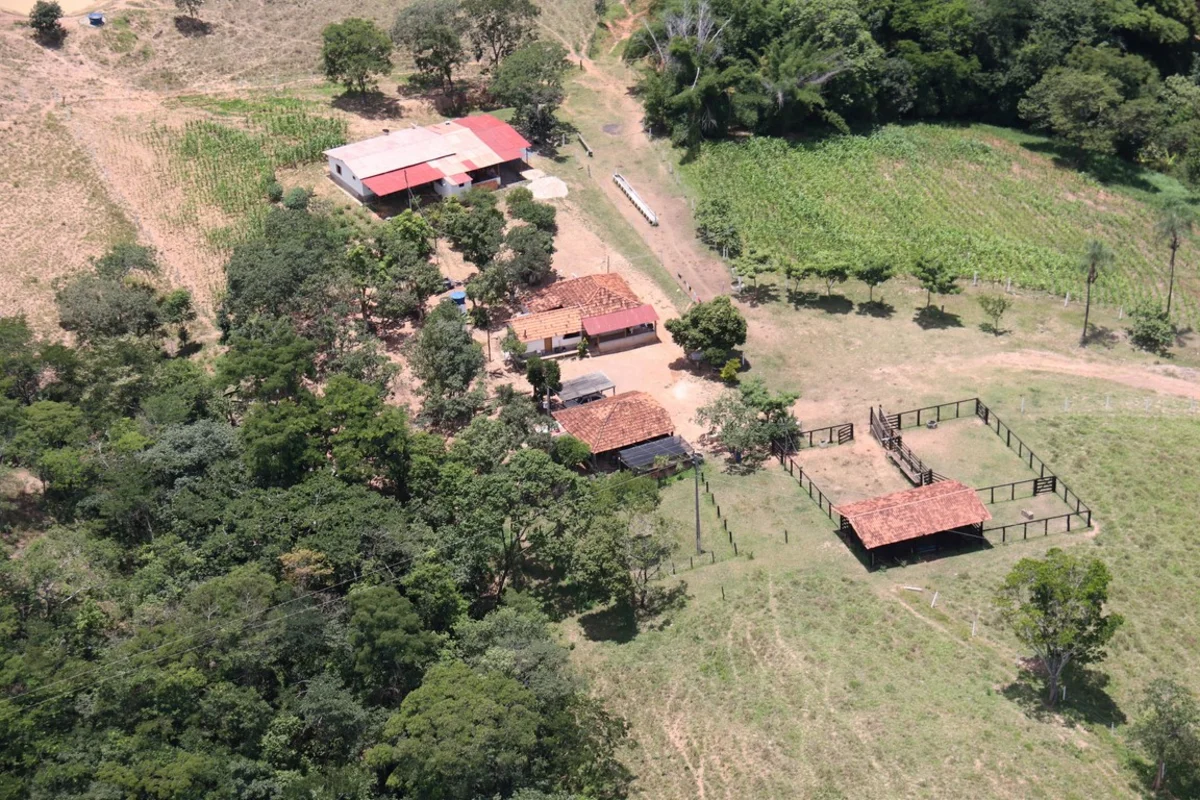 Fazenda Unaí MG 70 Hectares escriturada, registrada 3 quartos 2 represas VENDE B...