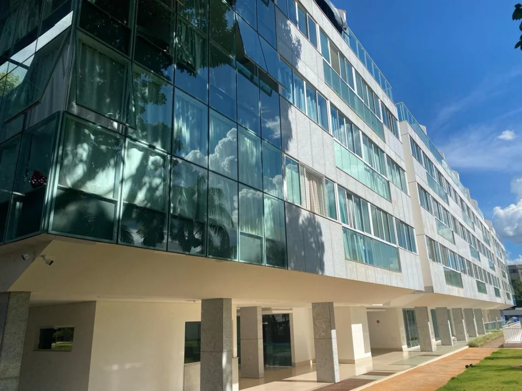 Excelente cobertura localizada no Edifício Life, em frente ao Colégio Militar e ...