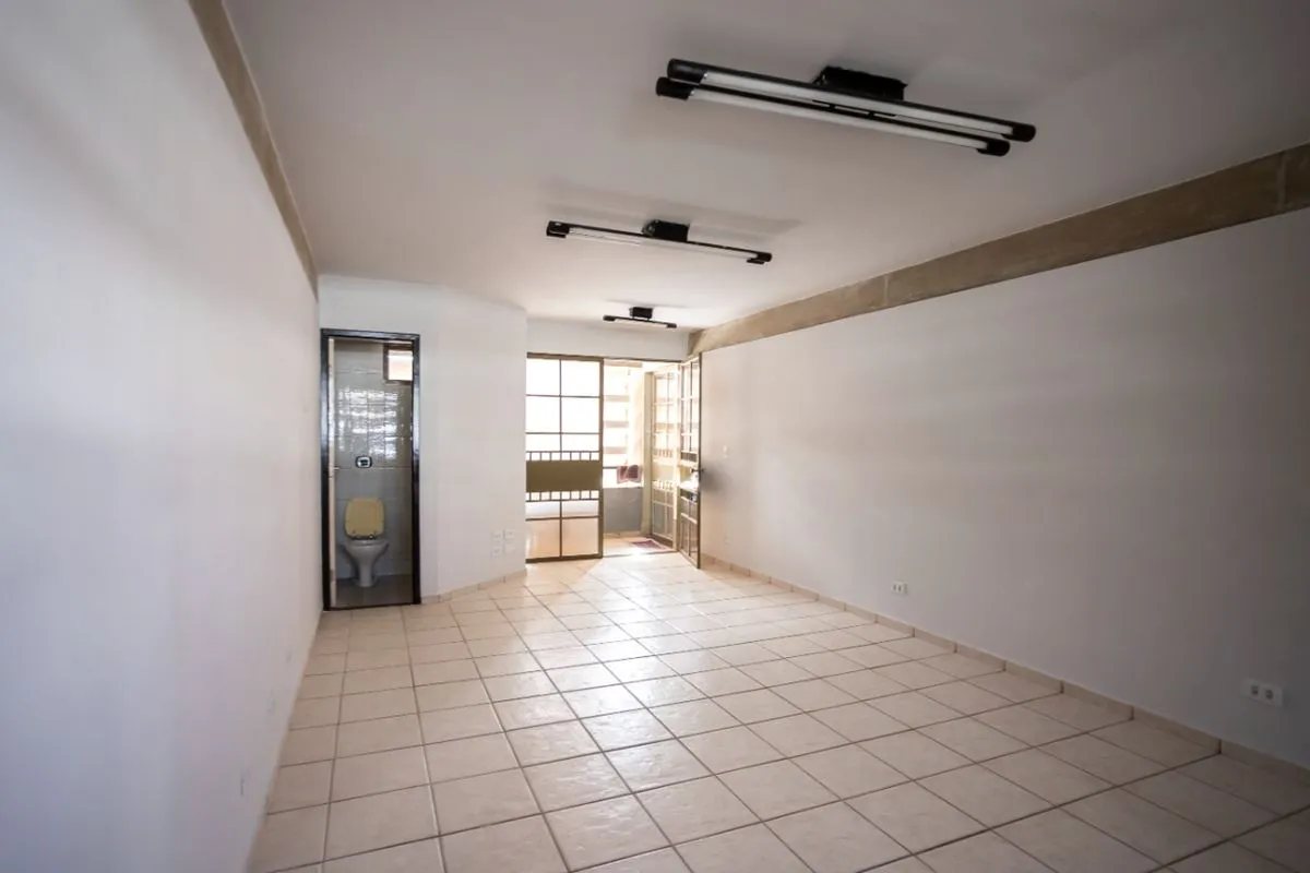 Sala térrea para locação com área total de 30m², Setor Bueno, Goiânia. Imóvel pr...