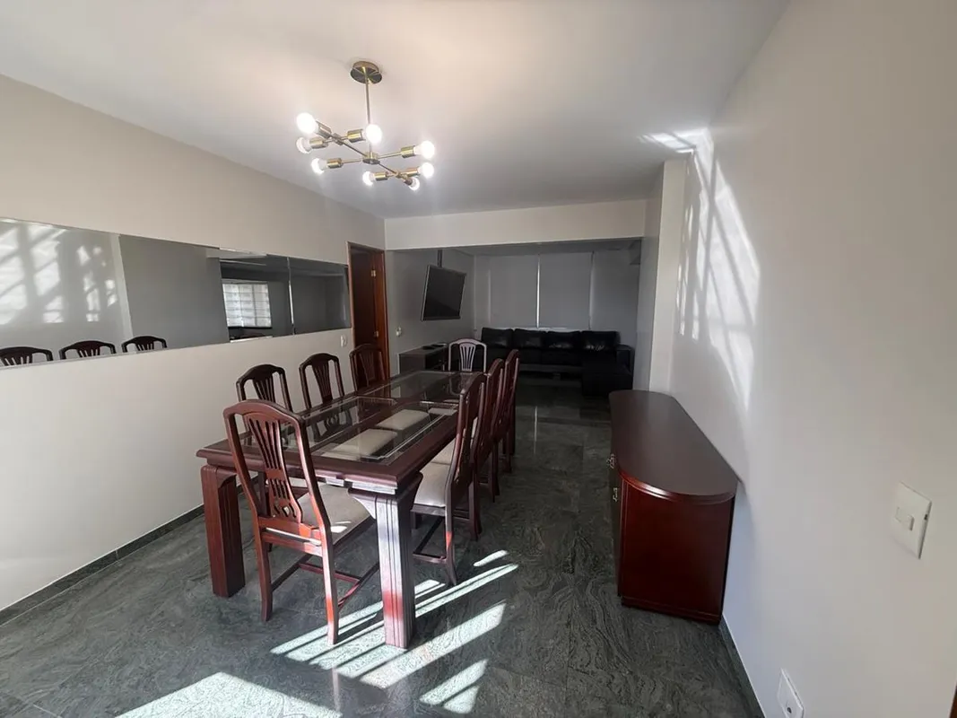 Excelente apartamento para locação no Edifício Solar Bragança, localizado no Set...