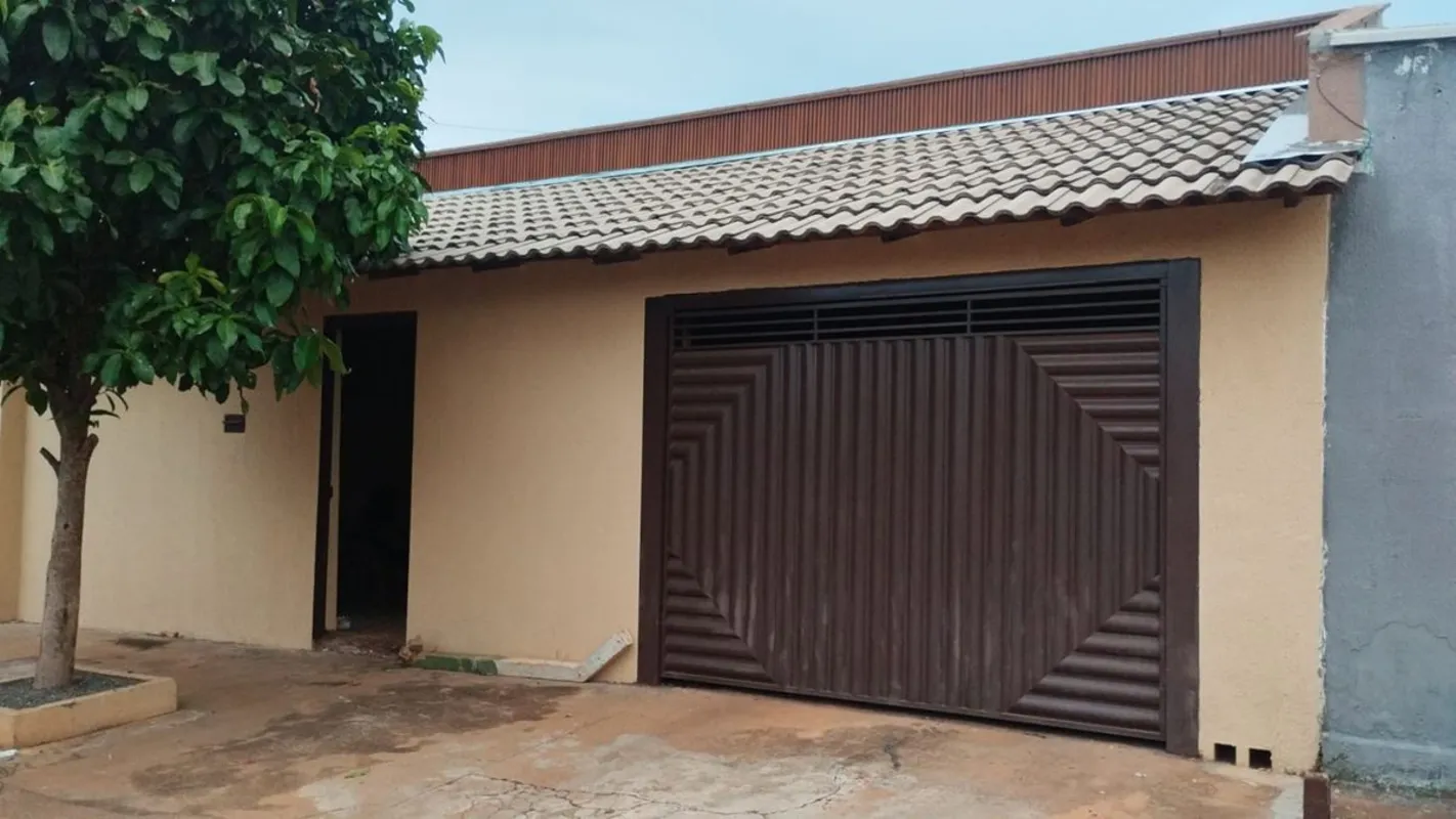 Casa ampla com excelente estrutura no Setor Cristina I – TrindadeImóvel completo...