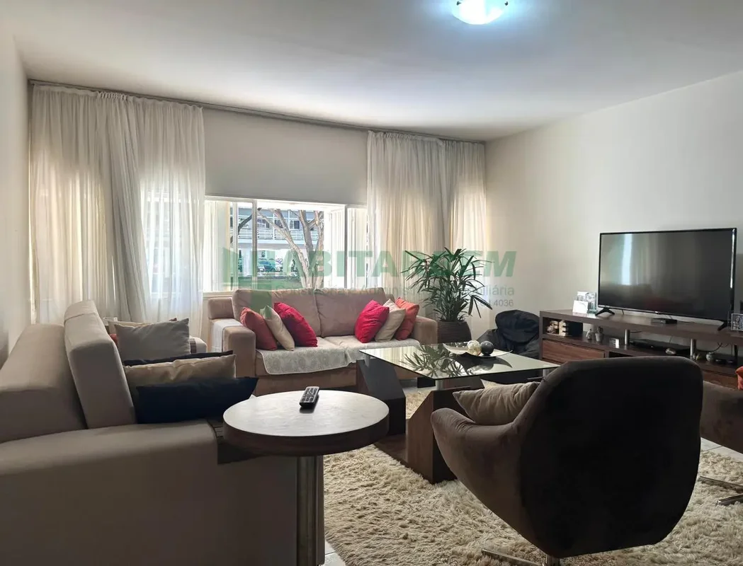 Apartamento à venda – SQS 304 | 3 quartos com suíte | Excelente oportunidadeEm u...