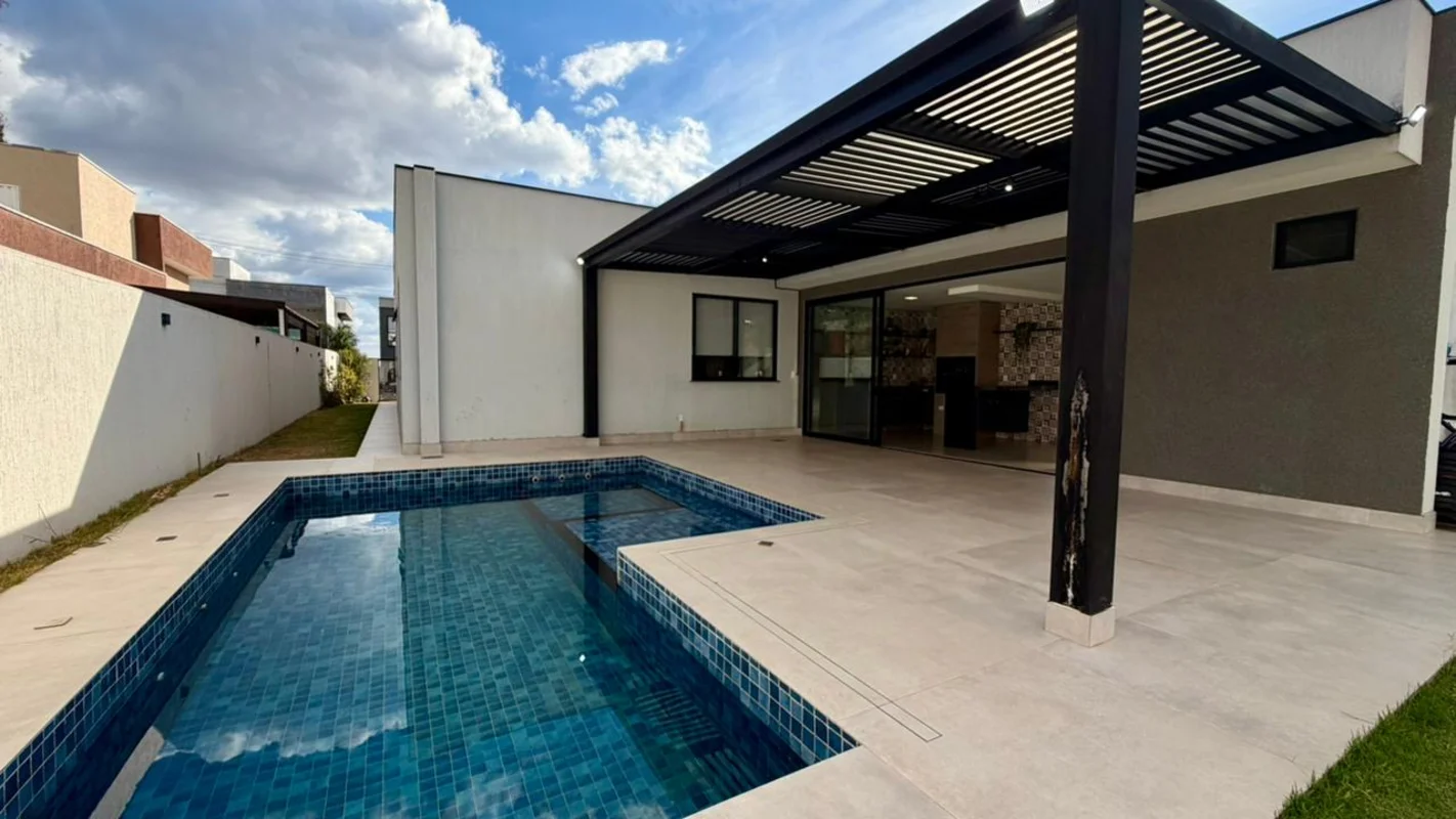 Tavares Imóveis vende com ExclusividadeDADOS GERAIS- Área do Terreno: 504m²;- Ár...