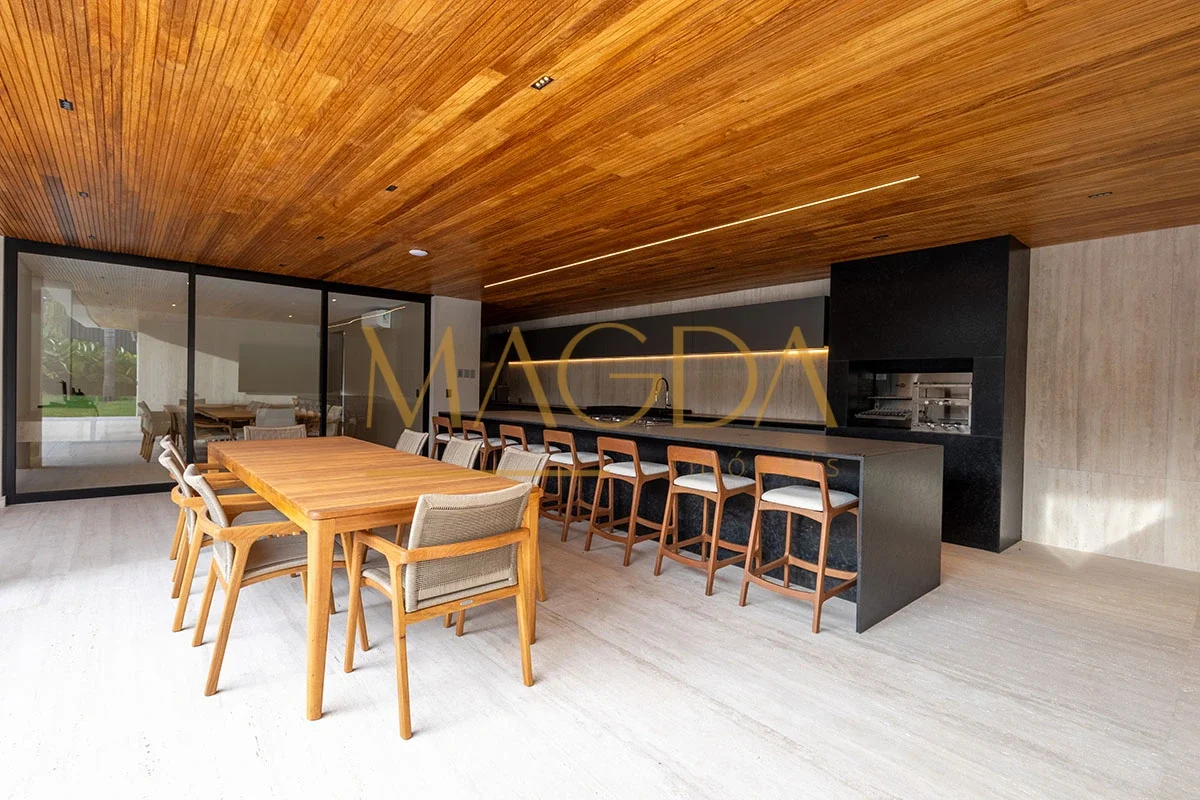 Um verdadeiro refúgio de luxo, elegância e exclusividade.Esta magnífica residênc...
