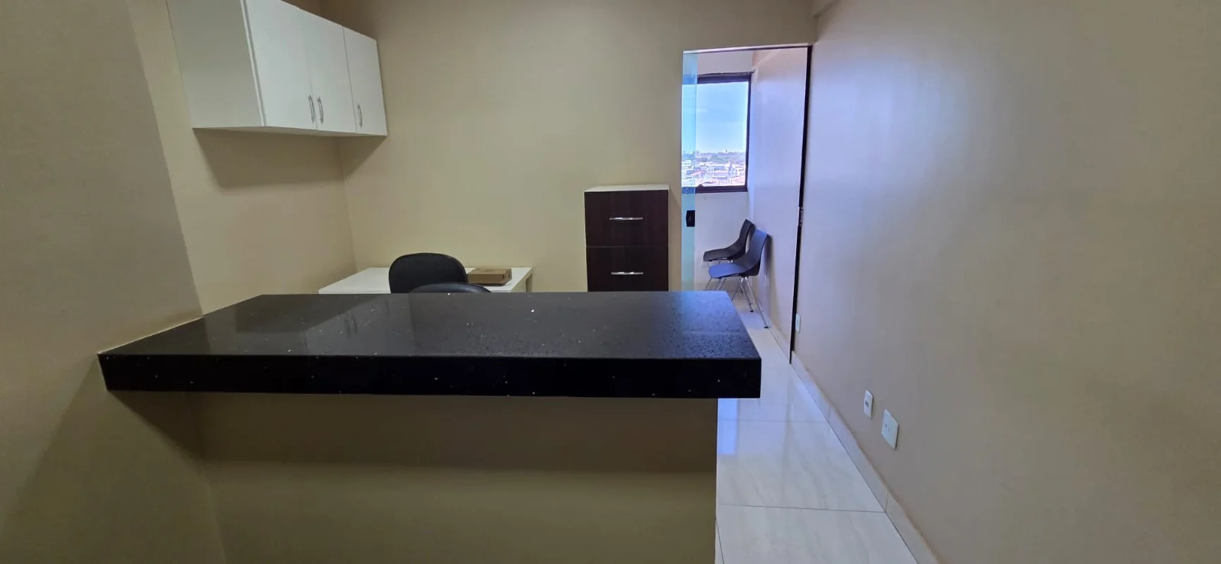 Escritório Imobiliário Ney Linhares vende:Uma Loja no Edifício Central na QI 09 ...