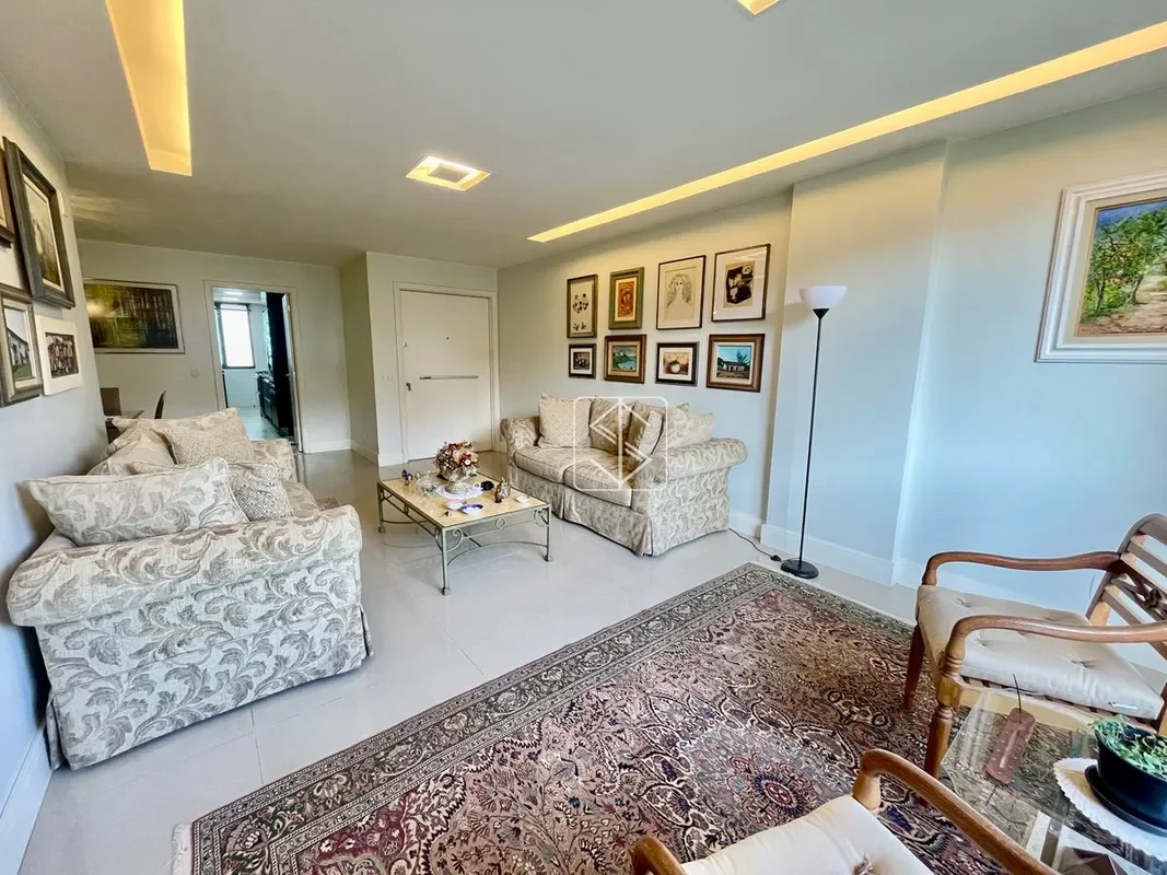 Salerno Imob apresenta um belíssimo apartamento de canto com 175,60 m² de área p...