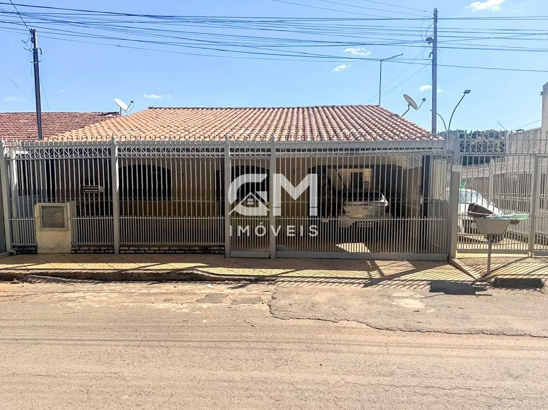**Casa de Esquina na Quadra 01 de Sobradinho – Excelente Localização e Edícula I...